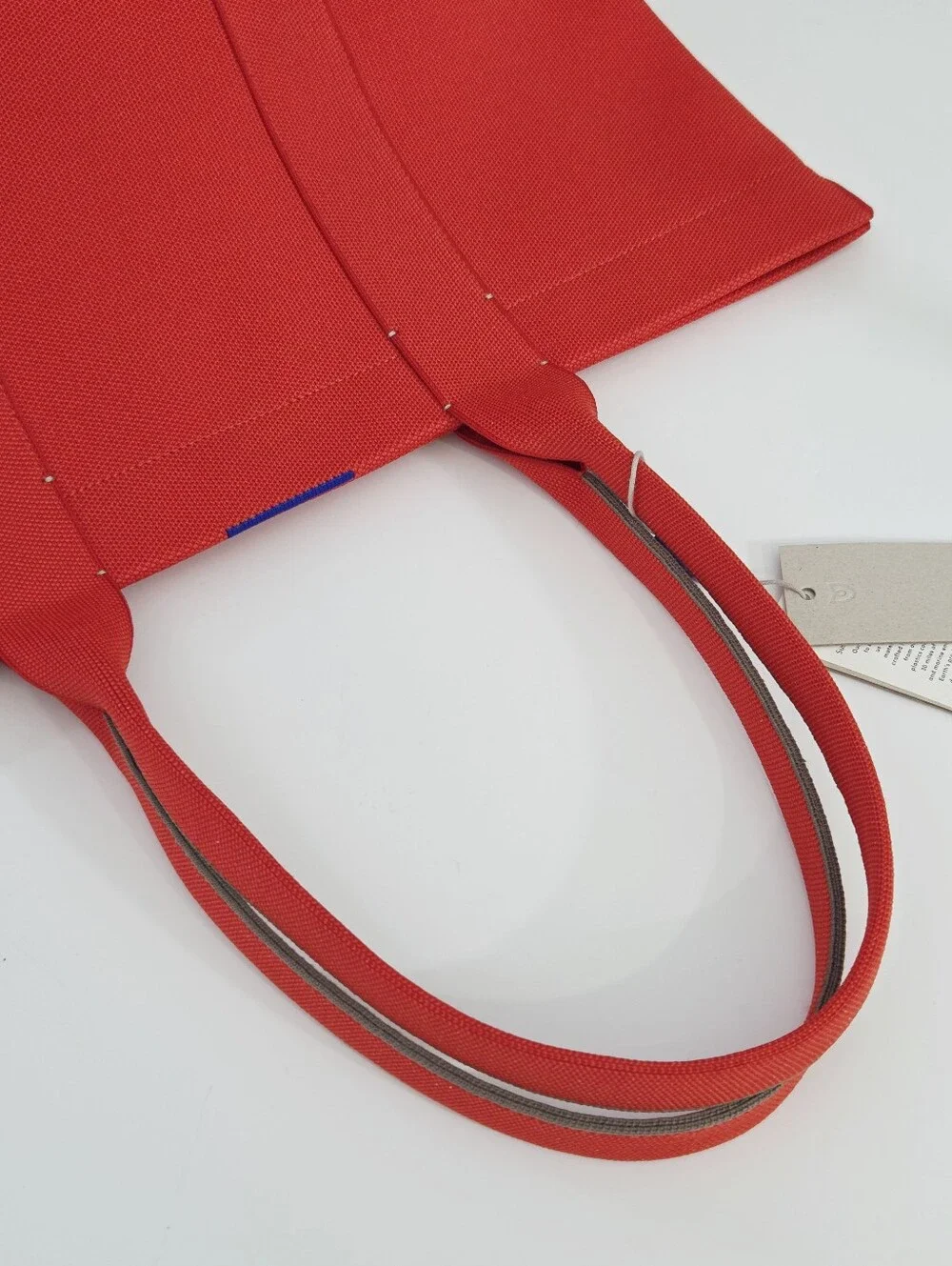RARE NWT ROTHY'S ESSENTIAL TOTE BAG - BRIGHT POPPY RED - WITH MAGNETS